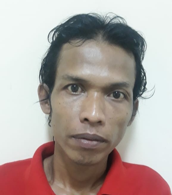 Salah satu tersangka jaringan narkoba saat berada di Mapolresta Sidoarjo. (FOTO: HMP/lis)