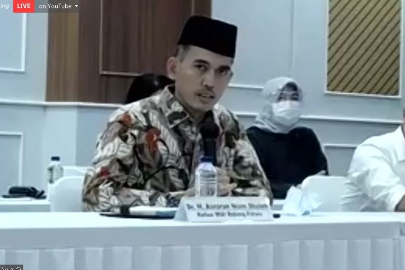 Ketua Majelis Ulama Indonesia (MUI) bidang Fatwa dan Urusan Halal, Asrorun Niam Sholeh, dalam jumpa pers daring yang dipantau dari Jakarta, Senin (11/1/2021). (Badan Pengawas Obat dan Makanan)

