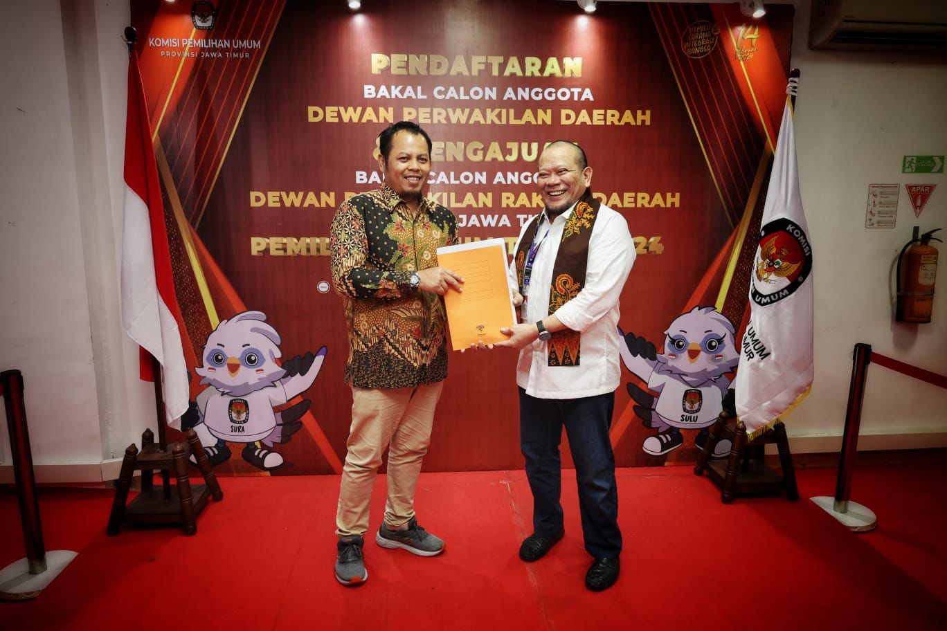 Daftar ke KPUD Jatim, LaNyalla Tegaskan Pentingnya Koreksi Konstitusi Hasil Amandemen