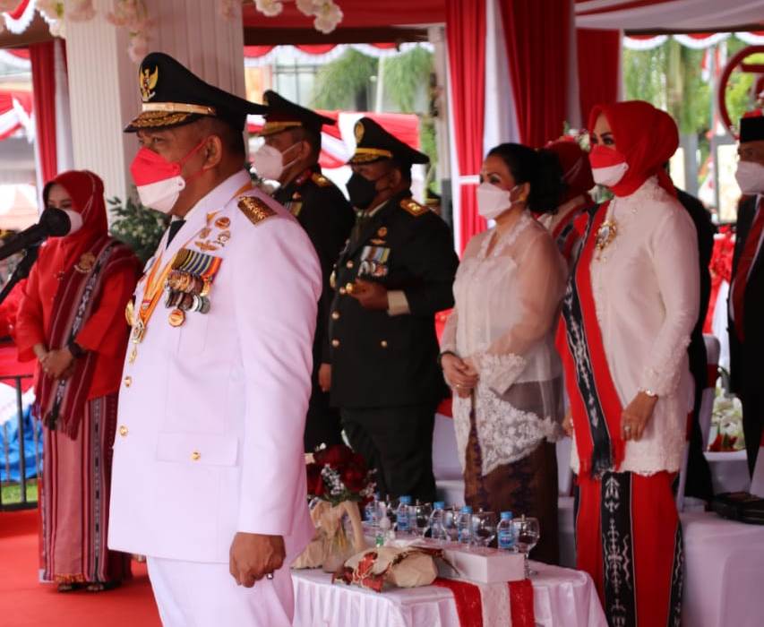  Gubernur Maluku Murad Ismail bertindak sebagai Inspektur Upacara. HMP/BOY