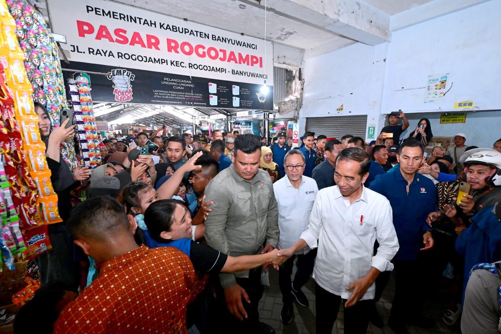 Kunjungan ke Pasar Rogojampi, Kabupaten Banyuwangi, Provinsi Jawa Timur, pada Rabu, 27 Desember 2023. (Foto: BPMI Setpres)
