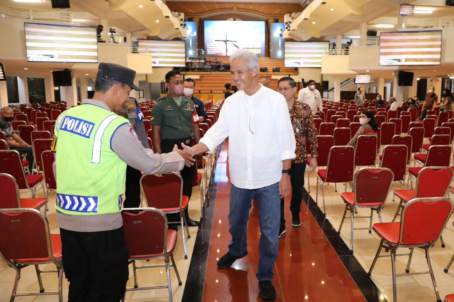 Kunjungi Gereja di Solo, Ganjar Pastikan Perayaan Paskah Lancar