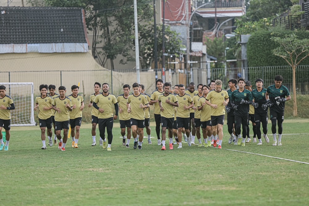 Persebaya Surabaya memboyong 22 pemain dalam lawatan ke Kota Solo, Jawa Tengah untuk melakoni laga uji coba melawan Persis Solo hari Sabtu (24/6) yang akan datang.