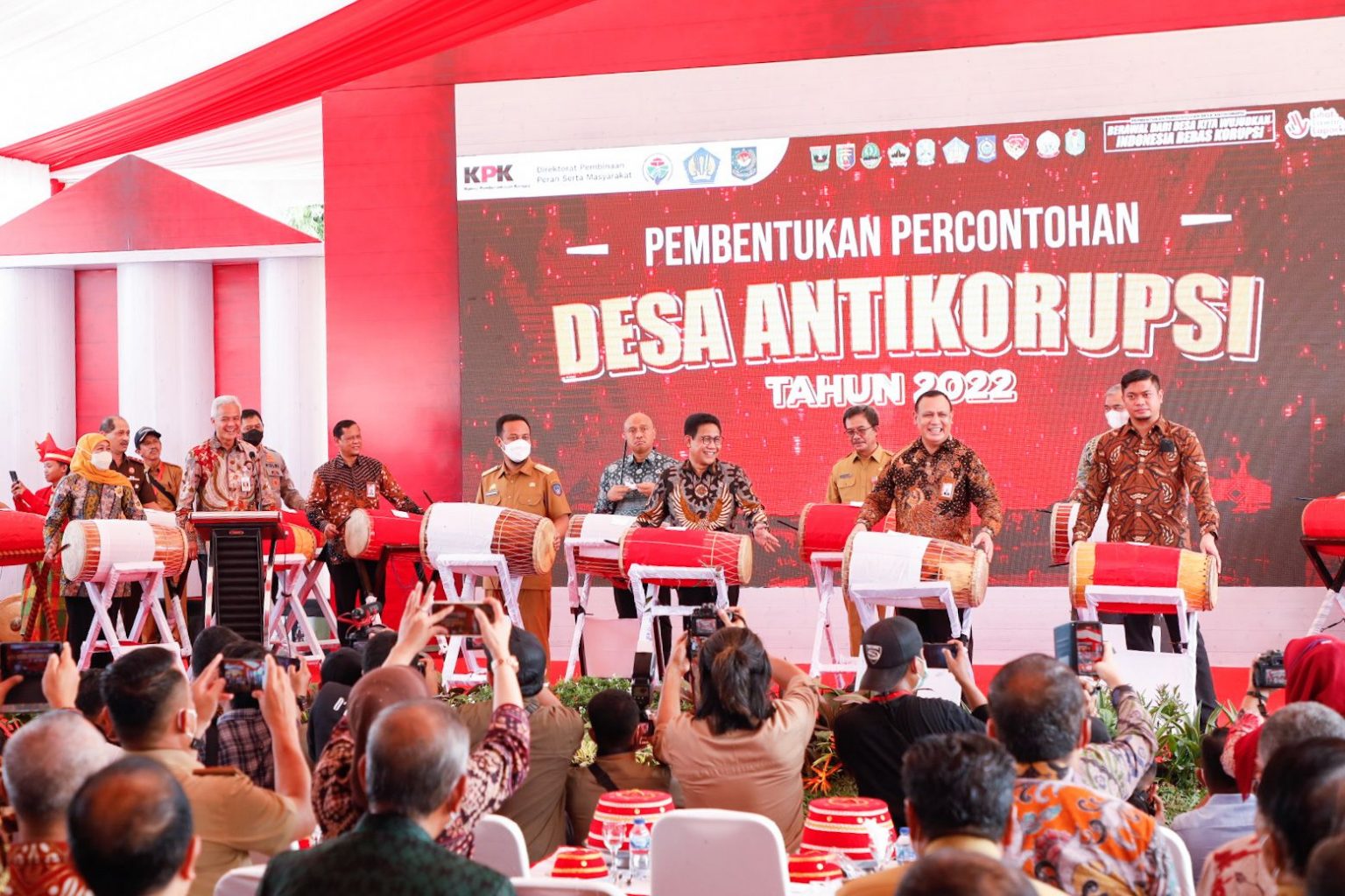 Gubernur Jawa Tengah Ganjar Pranowo saat mengikuti acara pembentukan percontohan desa antikorupsi yang digelar Komisi Pemberantasan Korupsi (KPK) di Gowa, Sulawesi Selatan, Selasa (7/6/2022). 