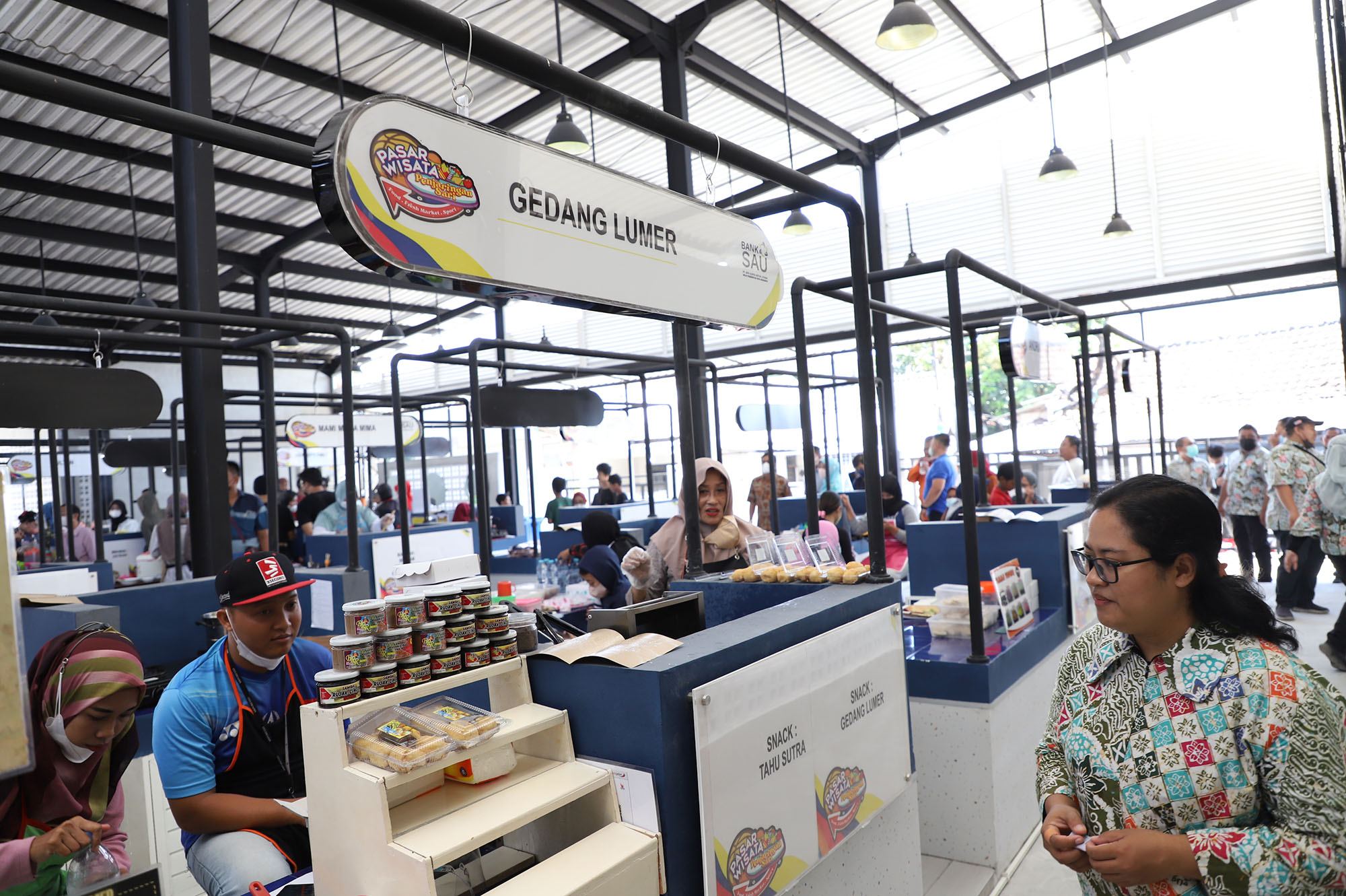 Pasar Penjaringansari Lebih Kekinian. Pasar Wisata Penjaringansari ini konsepnya berbeda dibanding pasar-pasar yang sudah ada saat ini. 

