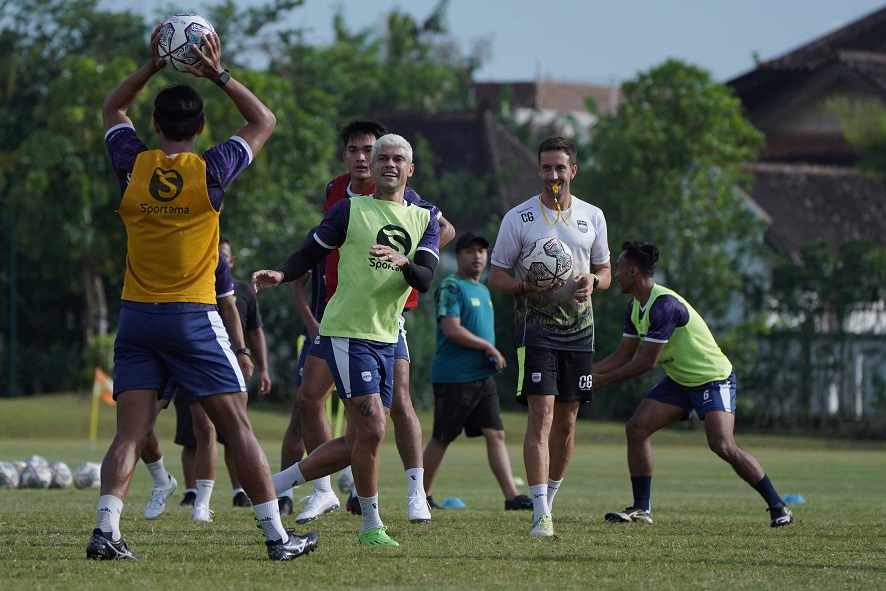  Tim pelatih PERSIB memutuskan meliburkan seluruh anggota skuadnya hingga Juni 2023 mendatang.