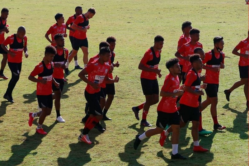 Pemain Persipura Jayapura berlatih di Batu, Jawa Timur, Kamis (27/8/2020). HO/Instagram@persipurapapua1963