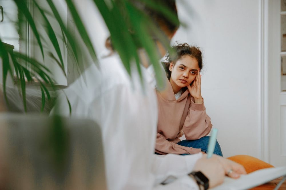Orangtua dan anak memiliki peluang stres cukup besar bila tak mampu memanage emosi. Foto: pexel.com