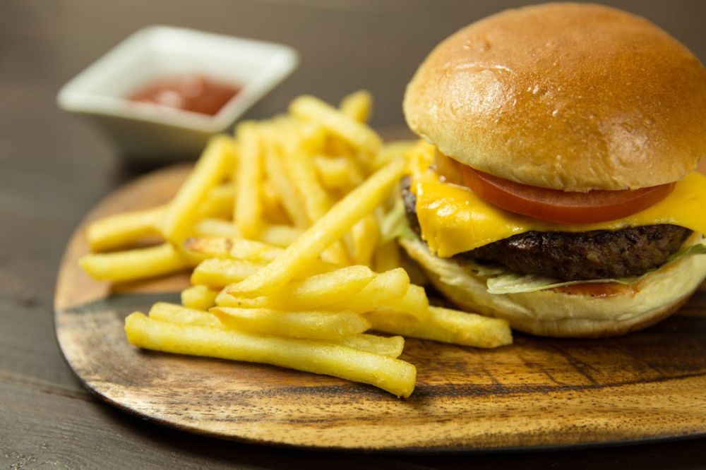 Batasi ketergantungan junk food. Foto: pexel.com