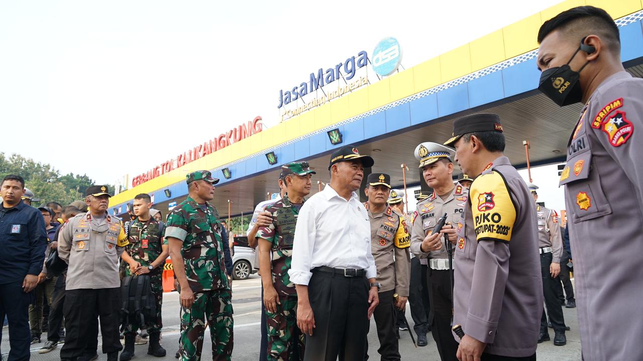 Menko PMK Lanjut Cek Kesiapan Ruas Tol Semarang-Batang dalam Menghadapi Arus Mudik Lebaran 2023