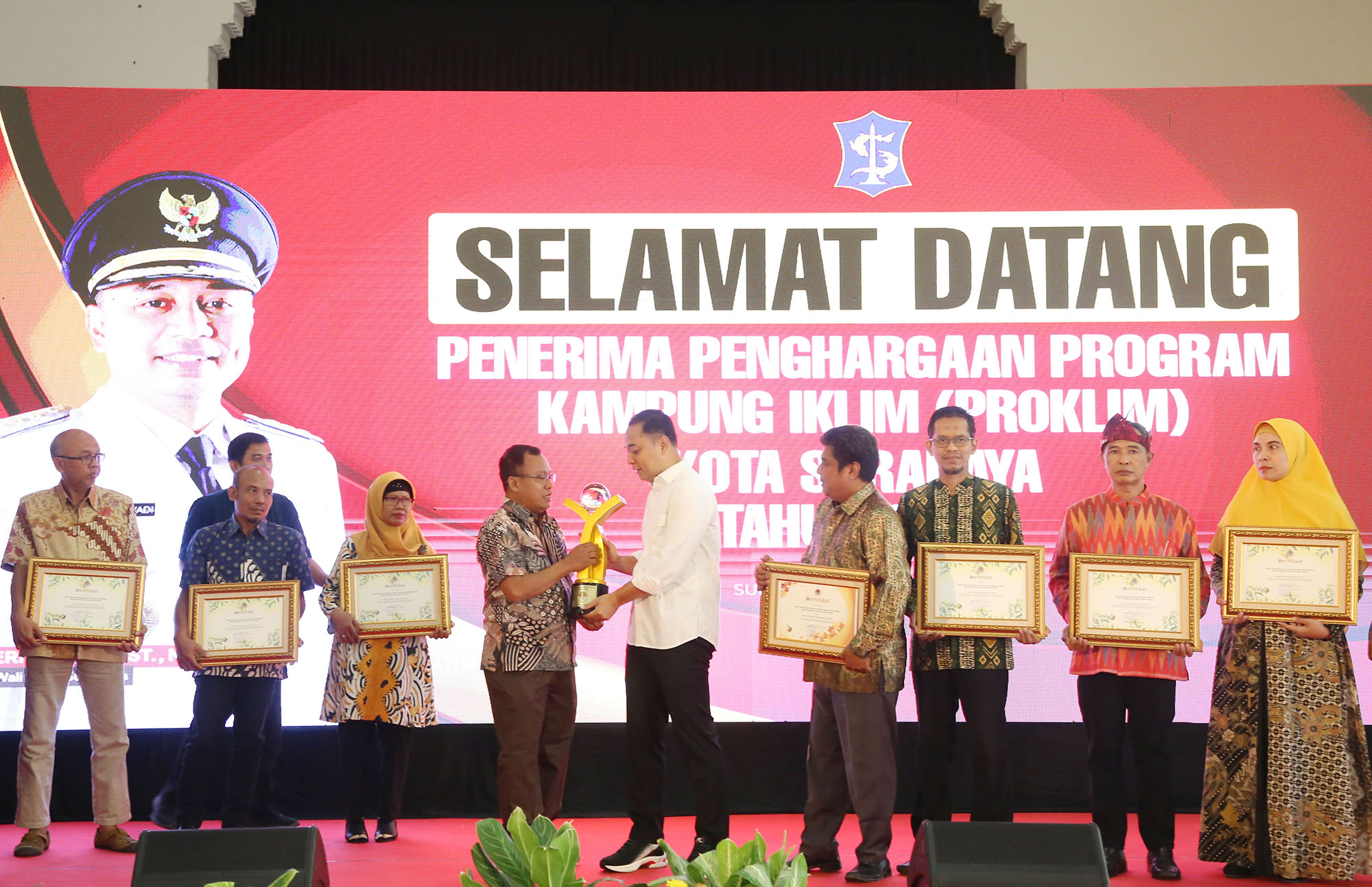 Wali Kota Surabaya Serahkan 23 Penghargaan ProKlim 2024, Surabaya Raih Penghargaan Terbanyak se-Indonesia
