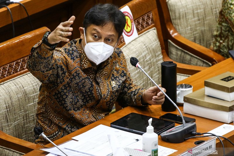 Menteri Kesehatan Budi Gunadi Sadikin memberikan paparan saat menghadiri rapat kerja bersama Komisi IX DPR di Kompleks Parlemen, Senayan, Jakarta, Rabu (13/1/2021). ANTARA FOTO/Rivan Awal Lingga/aww.