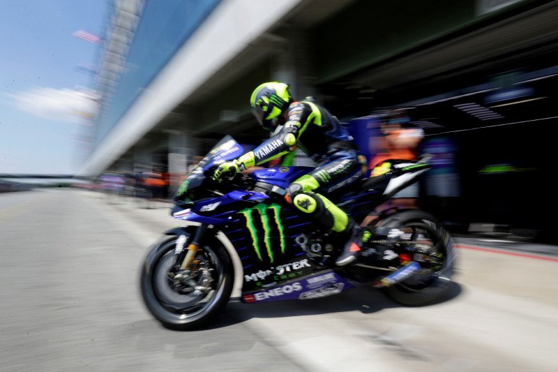 Pebalap tim Monster Energy Yamaha Valentino Rossi di babak kualifikasi Grand Prix Republik Ceko, Sirkuit Brno (8/8/2020) Reuters/David W Cerny