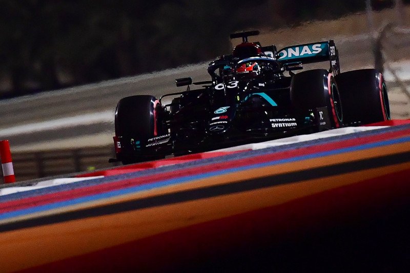 George Russell menjalani sesi latihan bebas Grand Prix Sakhir di Sirkuit Internasional Bahrain, Sakhir, bersama tim Mercedes. (4/12/2020) (Pool via Reuters/Giuseppe Cacace)
