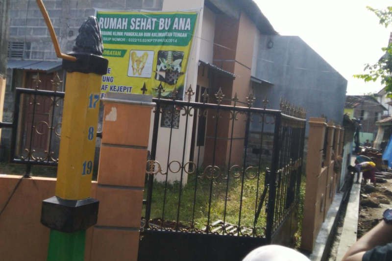 Perempuan Terduga Teroris Ditangkap  Densus 88 di Semarang