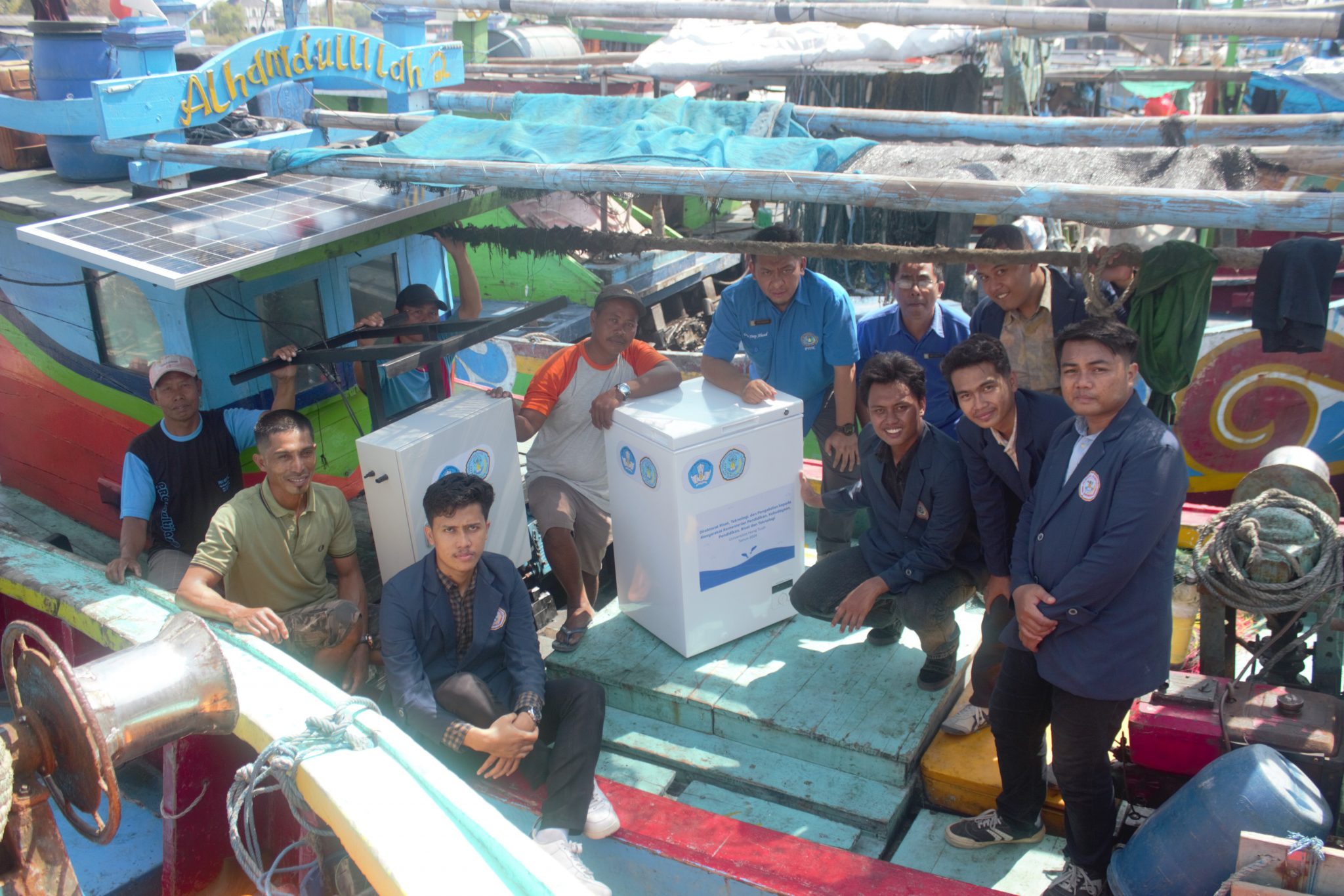 Tim Pengabdian kepada Masyarakat Universitas Hang Tuah Surabaya berhasil menciptakan inovasi terbaru berupa alat pendingin ikan tenaga surya Sunfreeze untuk membantu para nelayan di Kecamatan Paciran, Kabupaten Lamongan,