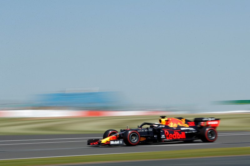 Pebalap tim Red Bull Max Verstappen menjalani sesi latihan bebas pertama Grand Prix Britania, Sirkuit Silverstone, Inggris, Jumat (31/7/2020) Reuters/Andrew Boyers/Pool

