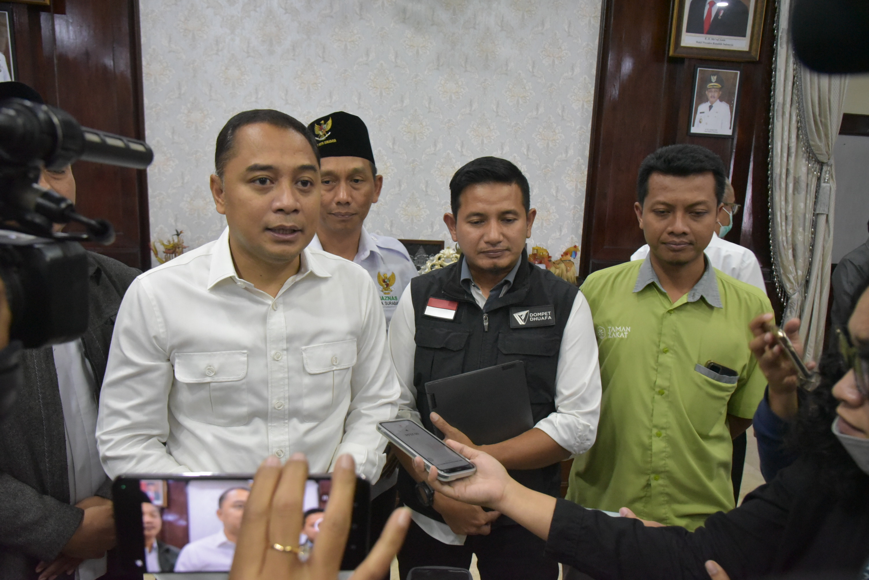 Wali Kota Surabaya Cahyadi menggelar pertemuan dengan Kemenag Kota Surabaya, Baznas Surabaya DAN LAZ se-Surabaya dalam pembahasan pelaksanaan penyaluran zakat pemberdayaan melalui modal usaha
