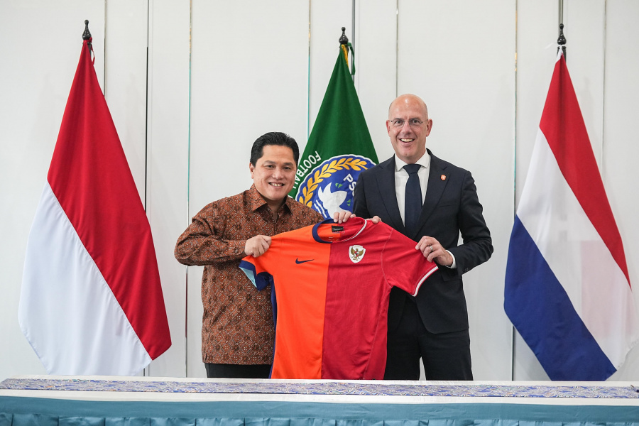  Ketua Umum PSSI, Erick Thohir, menyambut hangat tawaran kerja sama dari Federasi Sepak Bola Belanda (KNVB) yang bertujuan untuk mempercepat peningkatan prestasi sepak bola Indonesia. 